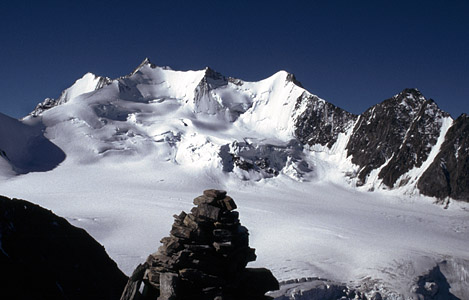 Nadelgrat and Durrenhorn ( 4035 metres ) in the Swiss Alps