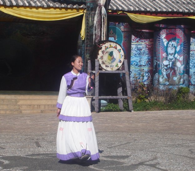 Folk Singer in traditional dress at Dongba Cultural Village