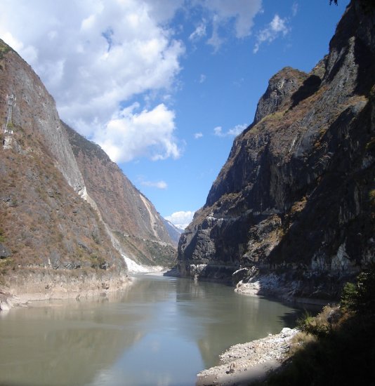 Yangtse River entering Tiger Leaping Gorge