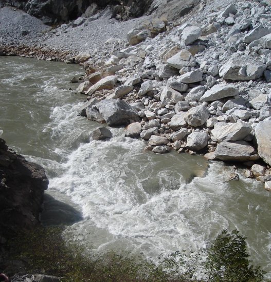 Rapids of Yangtse River in Tiger Leaping Gorge