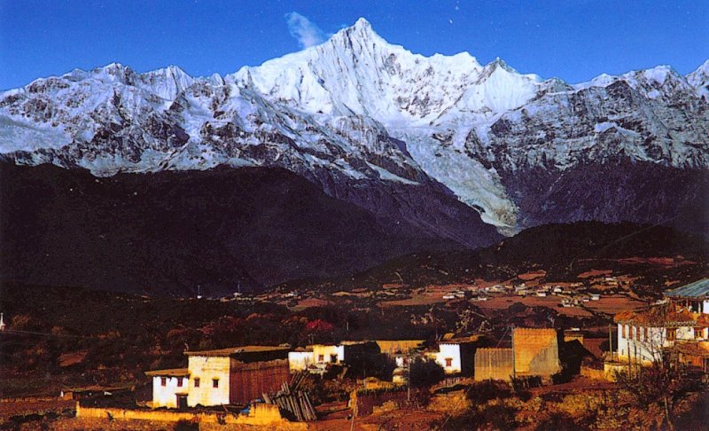 Kawa Karpo ( 6740 metres ) in the Meili Xueshan Range above Deqin in NW Yunnan Province in SW China