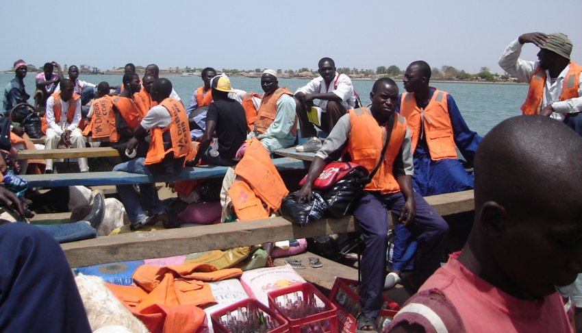 Pirogue from Barra to Banjul