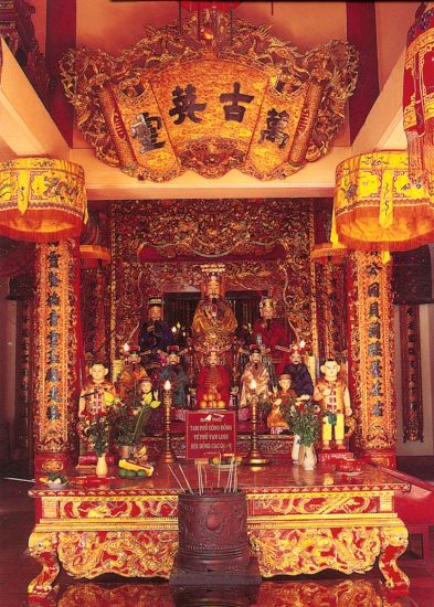 Interior of Jade Mountain Temple ( Ngoc Son ) in Sword Lake ( Ho Hoan Kiem )