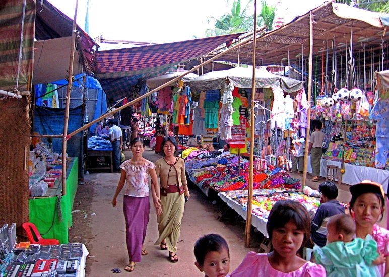 Market at Monywa in northern Myanmar / Burma