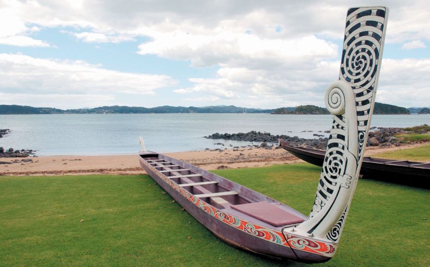 Waka ( Maori canoe )