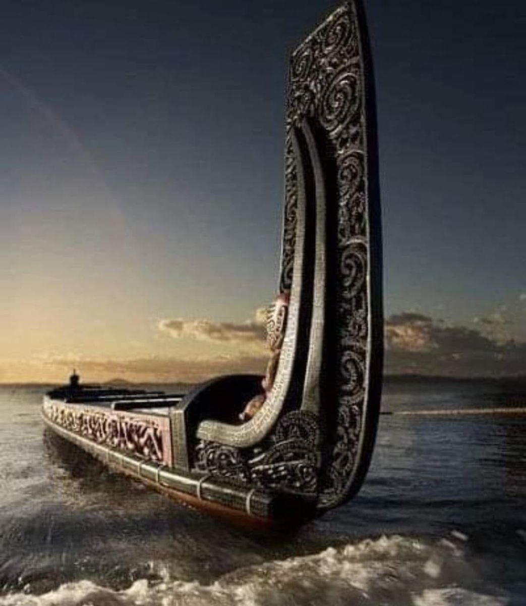 Waka ( Maori canoe )