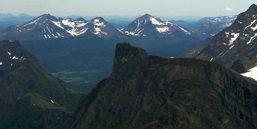 Romsdalhorn ( 1550m, 5085ft ) in the Romsdal Alps of Norway
