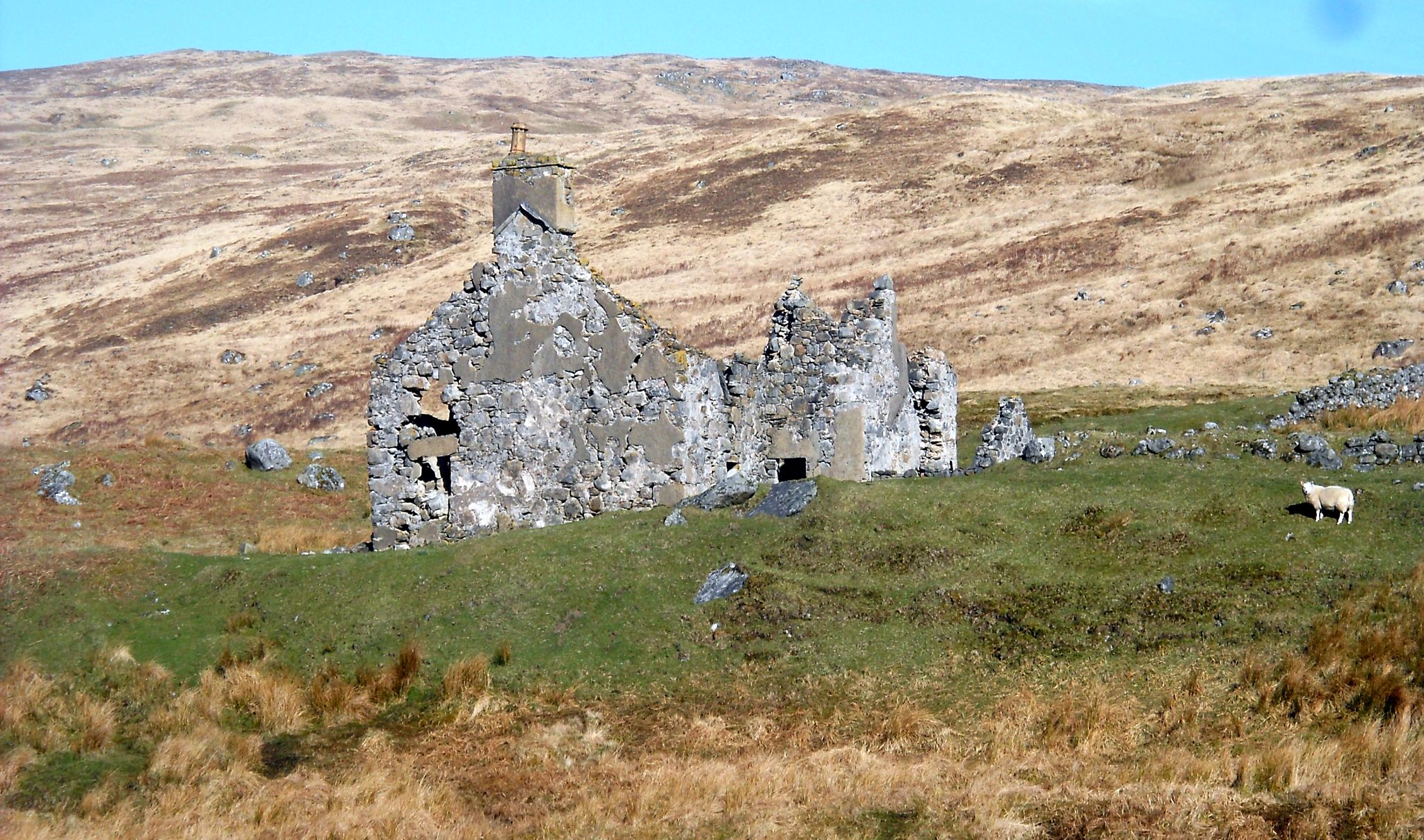 Ruined cottage above the track alongside the Water of Tulla