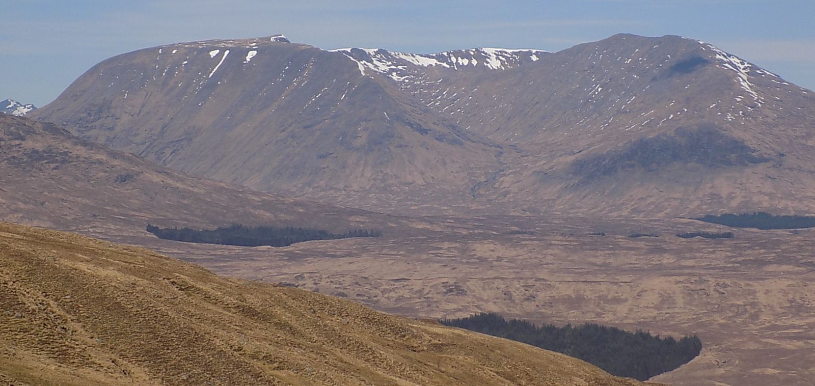 Clach Leathad-Creise ridge and Meall a'Buiraidh