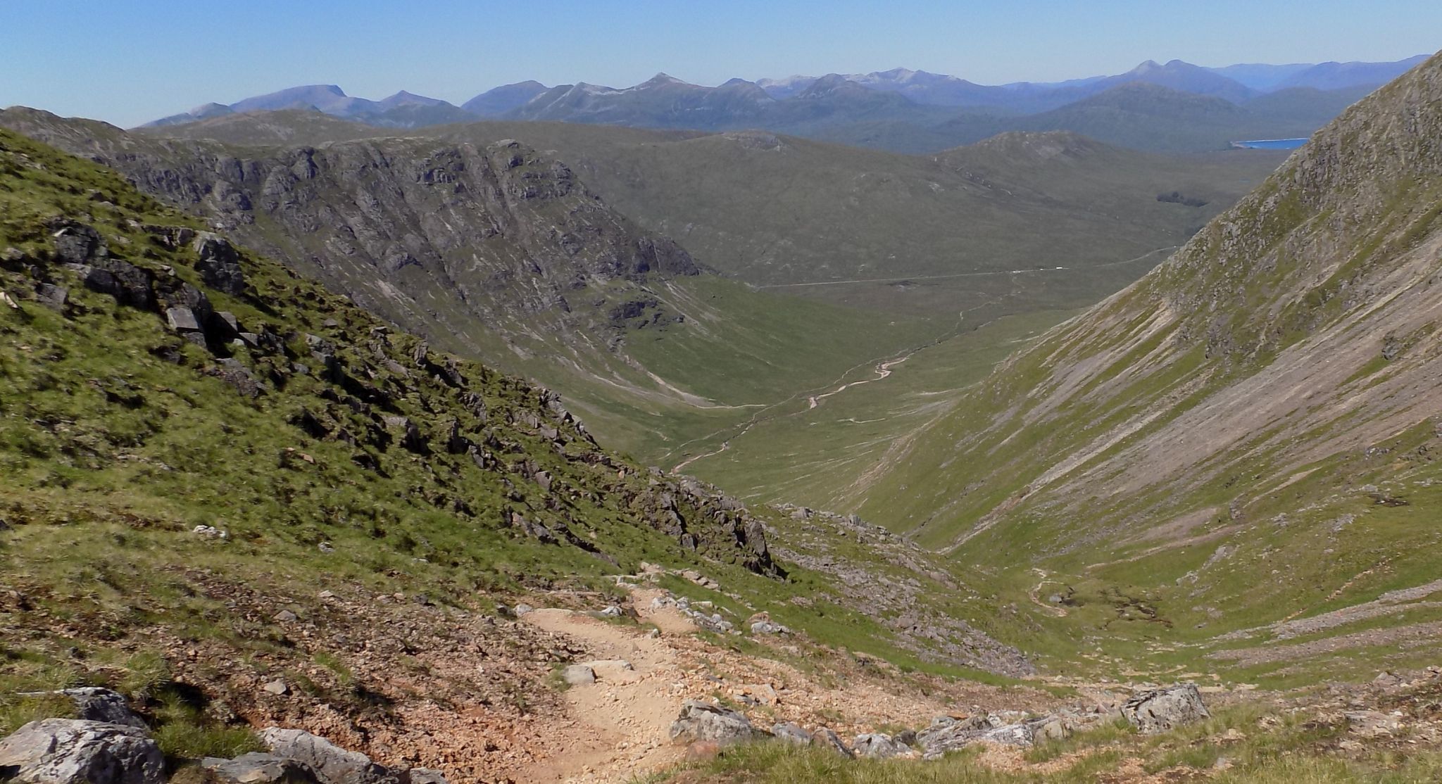 Descent route from Stob na Broige to the Lairig Gartain