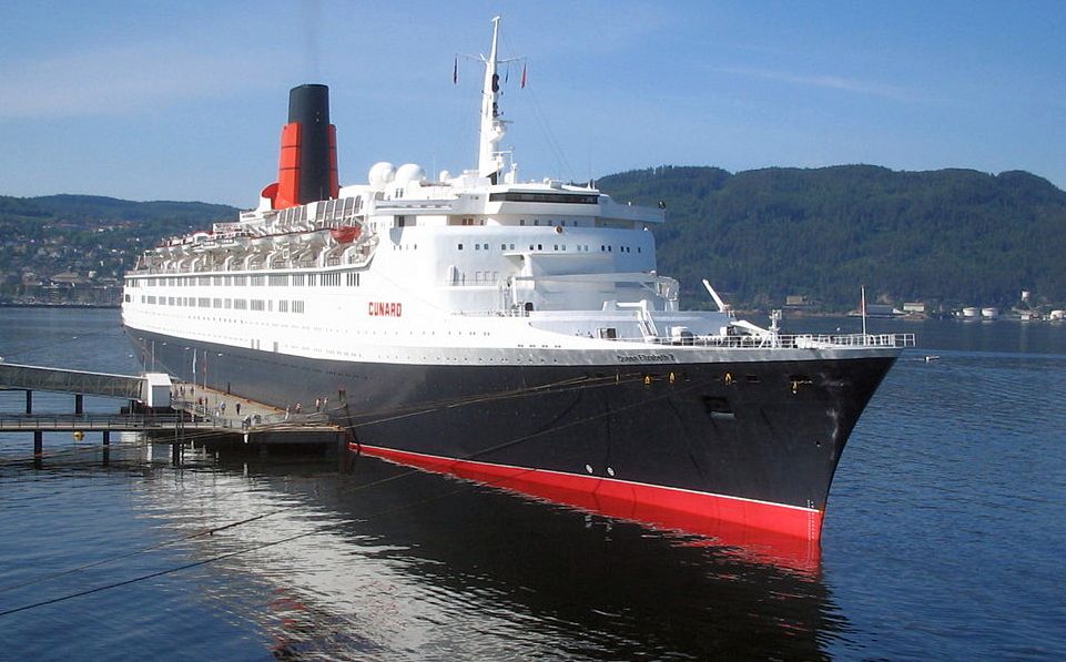 RMS Queen Elizabeth 2 ( QEII )