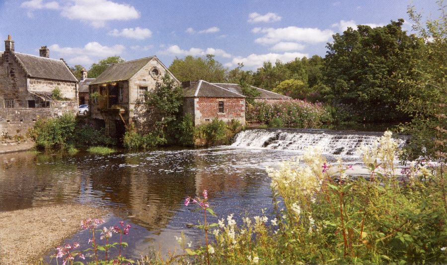 Weir on the White Cart River in Pollock Country Park