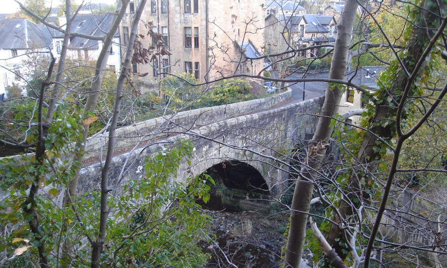 Snuffbridge over the White Cart River at entrance to Linn Park