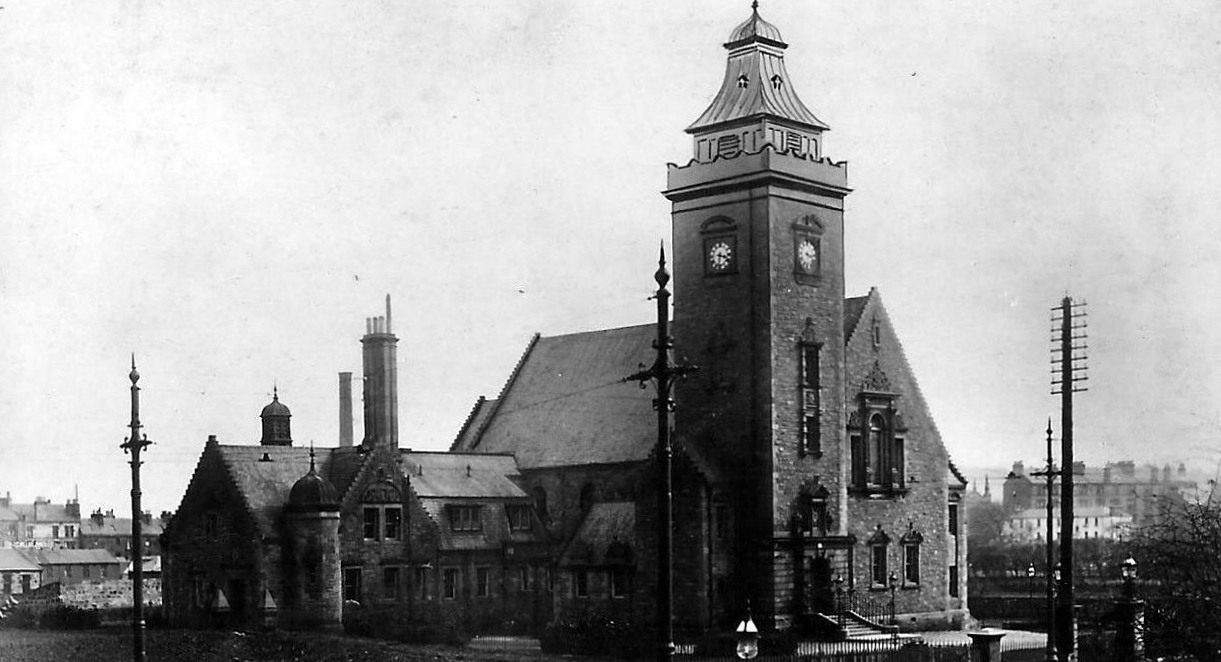 Old postcard of Pollokshaws Town Hall