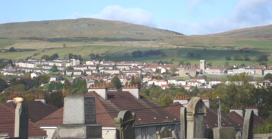 Town of Kilsyth beneath the Kilsyth Hills