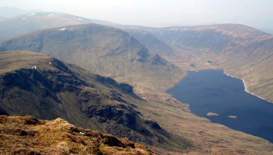 Corbett Sron a'Choire Chnapanich ( 837m, 2746ft ) above Loch an Daimh from summit of Stuchd an Lochain