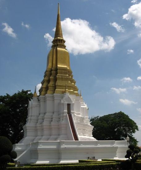Chedi Sisuriyothai in Ayutthaya