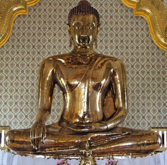 Golden Buddha in Wat Traimit in Chinatown