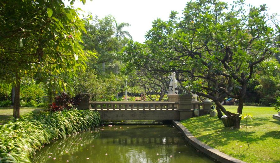 Saranrom Royal Park in Bangkok