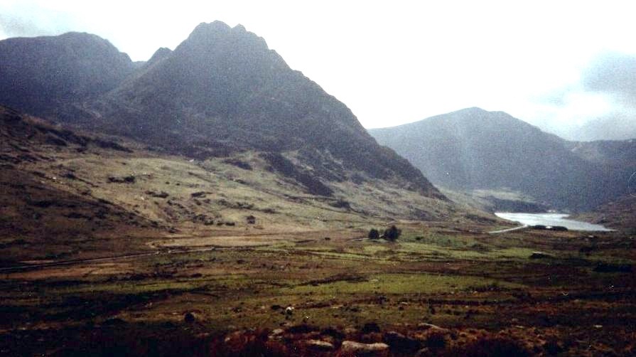 Photo Gallery of the Mountains of Wales ( those mountains over 3000 feet in height )