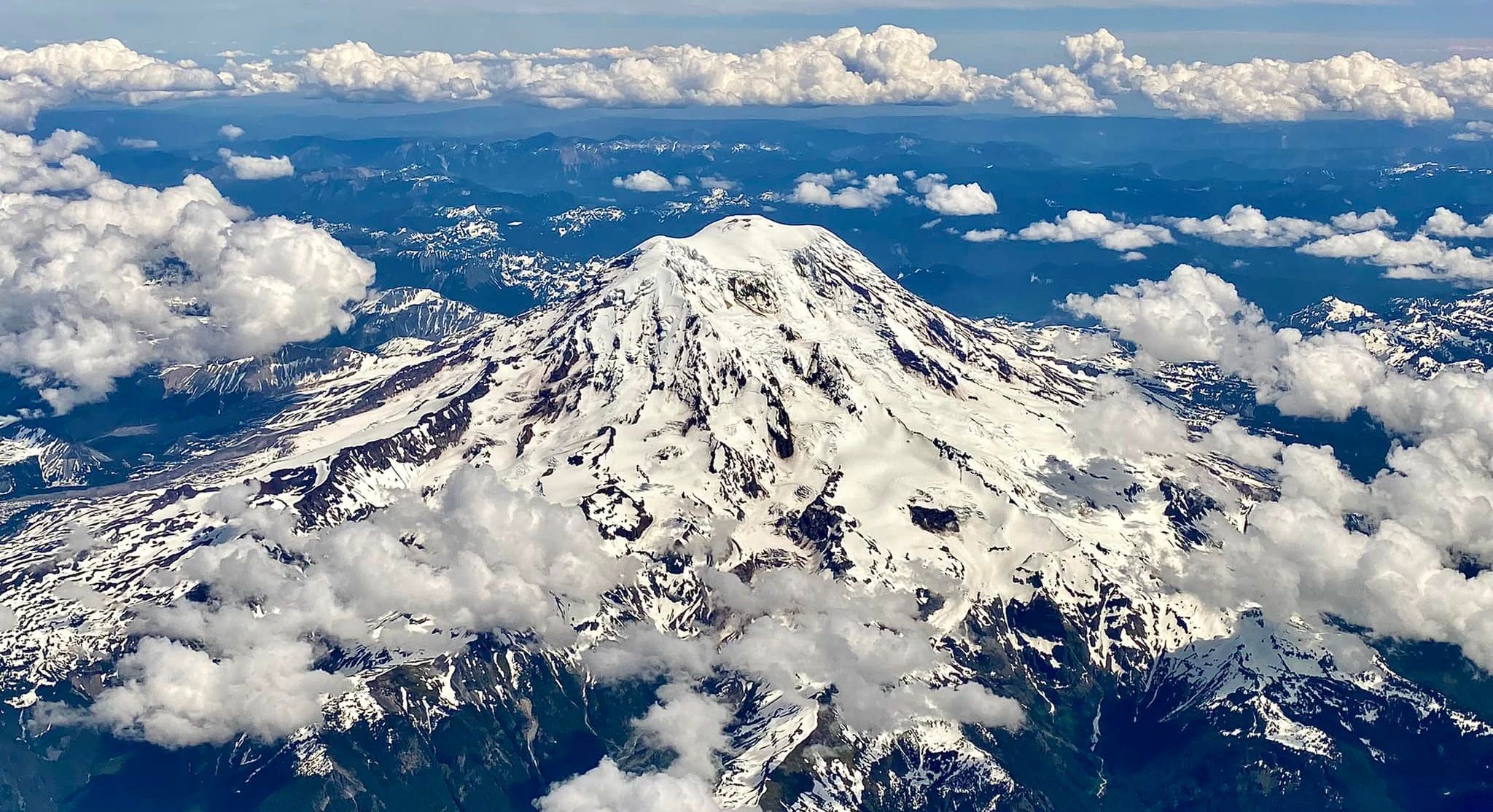 Aerial view of Mount Rainier ( 4392m ) Pacific Ranges, Washington State, USA from Colquhoun Peak