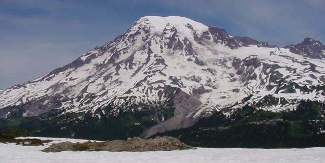 Mount Rainier ( 4392m ) Pacific Ranges, Washington State, USA from Plummer Peak