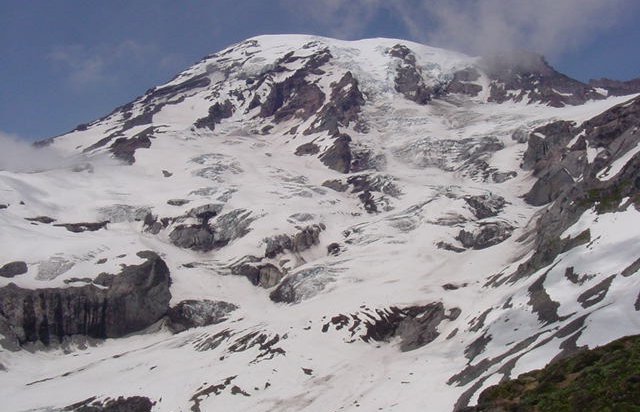 Mount Rainier ( 4392m ) Pacific Ranges, Washington State, USA from Skyline Trail