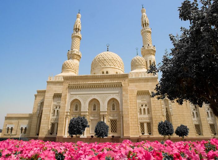 Jumeirah Mosque in Dubai, United Arab Emirates ( UAE )