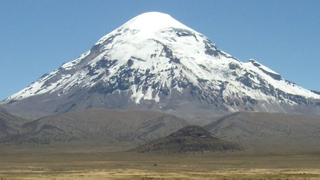 Volcano Sajama 6530 metres - highest mountain in Bolivia