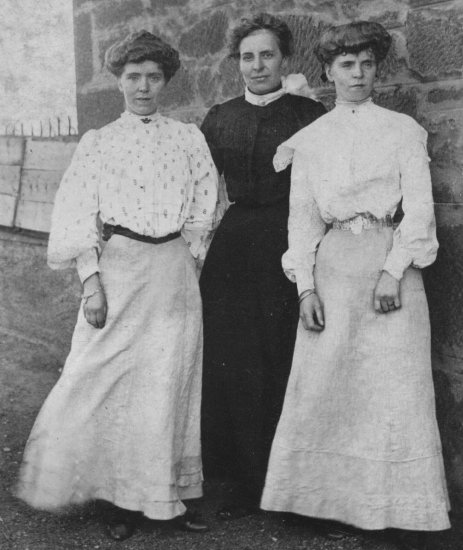 Hannah & Jane Schofield & Friend