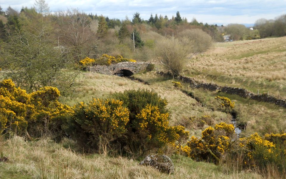 Old road bridge over the Craigton Burn at A809
