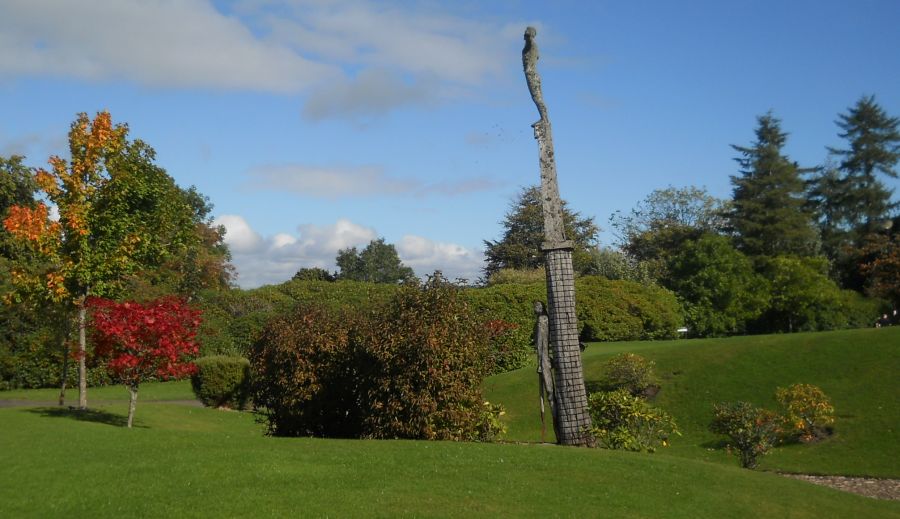 Monument in Calderglen Country Park