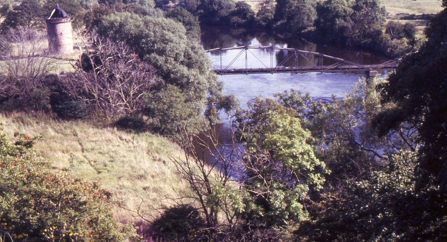 Pipe Bridge and Doocot near Daldowie