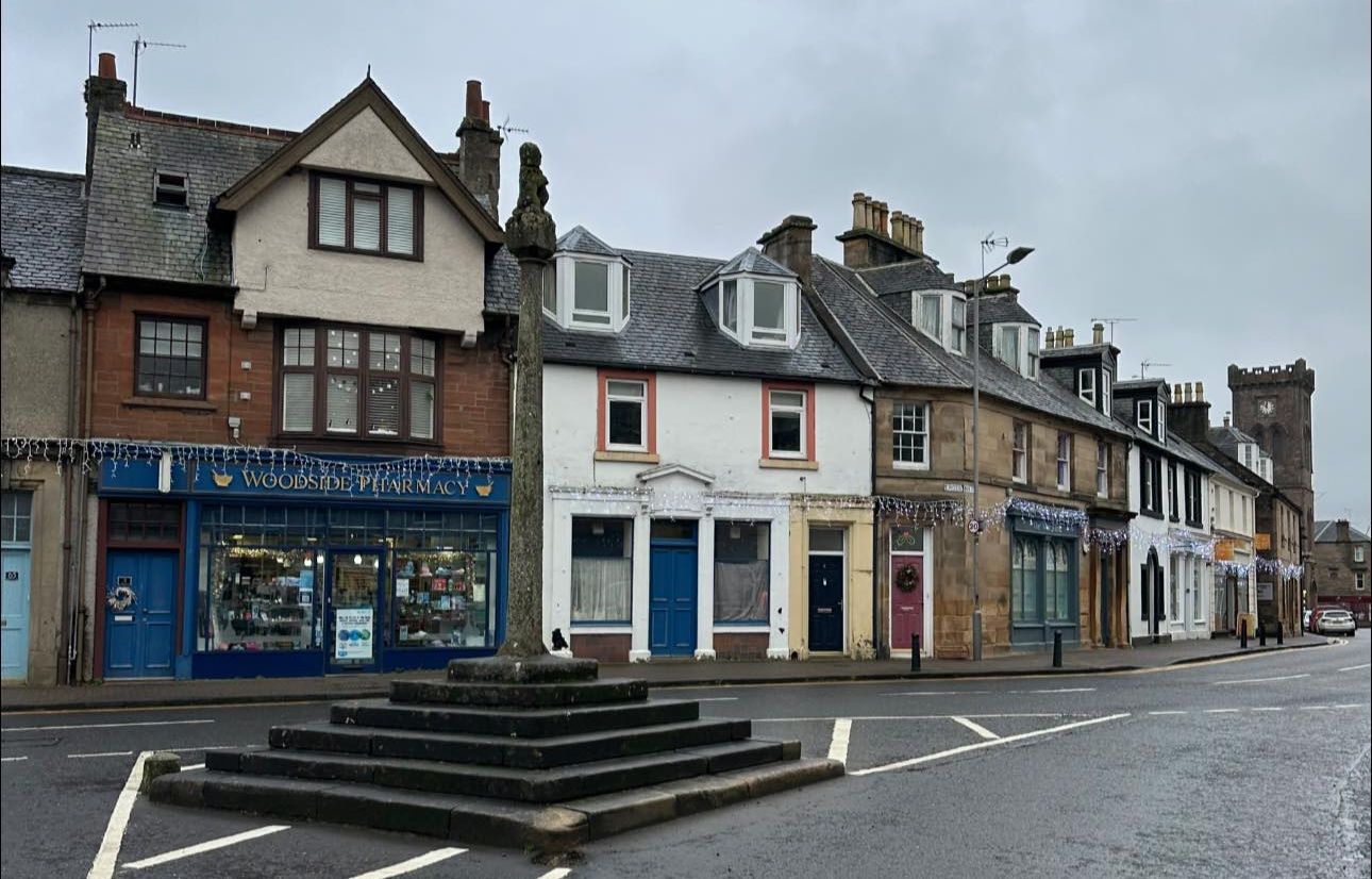 Mercat Cross in Doune village square