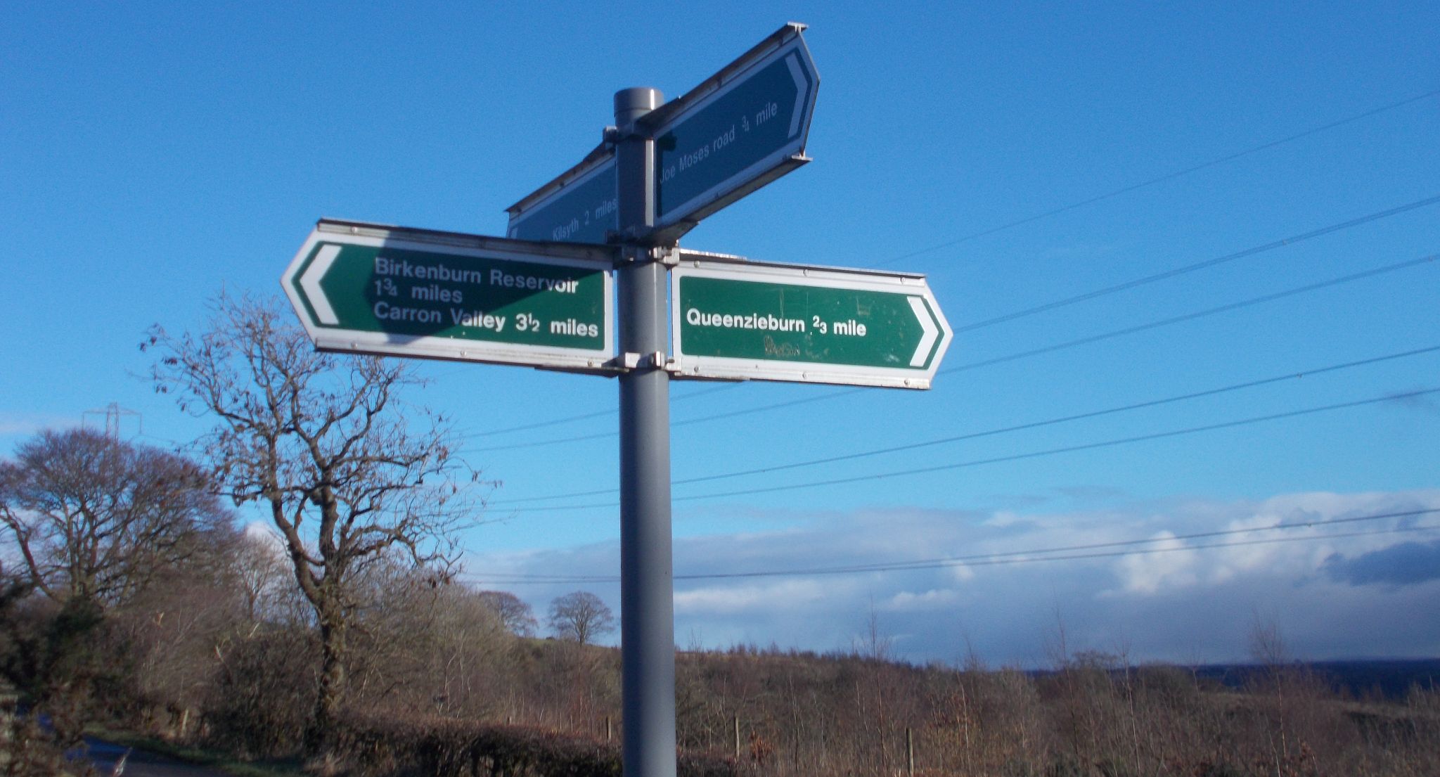Signpost at start of route to Birkenburn Reservoir via Johnnie's Dam Path