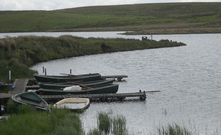 Boats on Loch Thom at the Greenock Cut ( Cornalees ) Visitor Centre