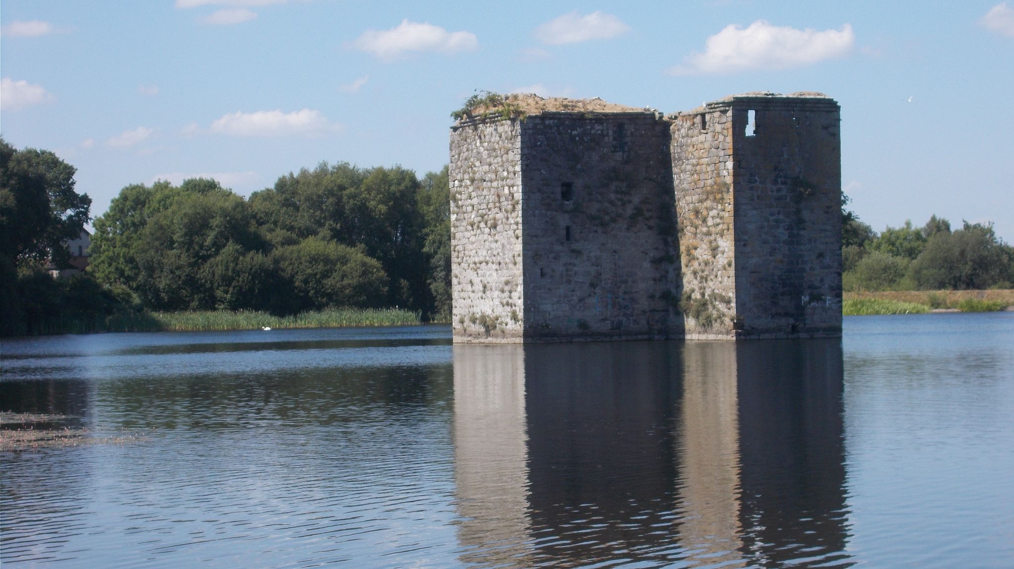 Stanely Castle in Stanely Reservoir