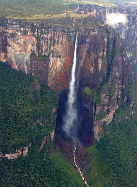angel falls is located where on a map